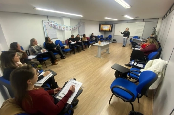 Responsável pelo Ciclo de Alfabetização da SMEd participa de formação em Porto Alegre