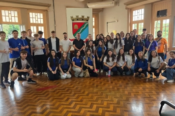 Alunos da EFA visitam o Prefeitura e pontos históricos da cidade