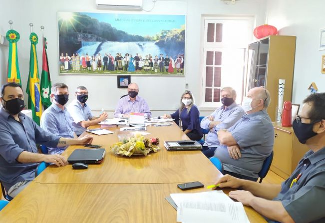 Prefeito conhece Campanha de Natal do comércio de Ijuí 
