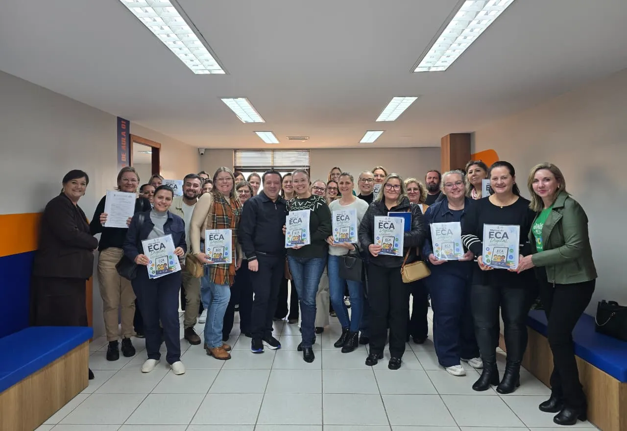 Diretores da rede municipal participam de reunião sobre ECA Digital e gestão escolar