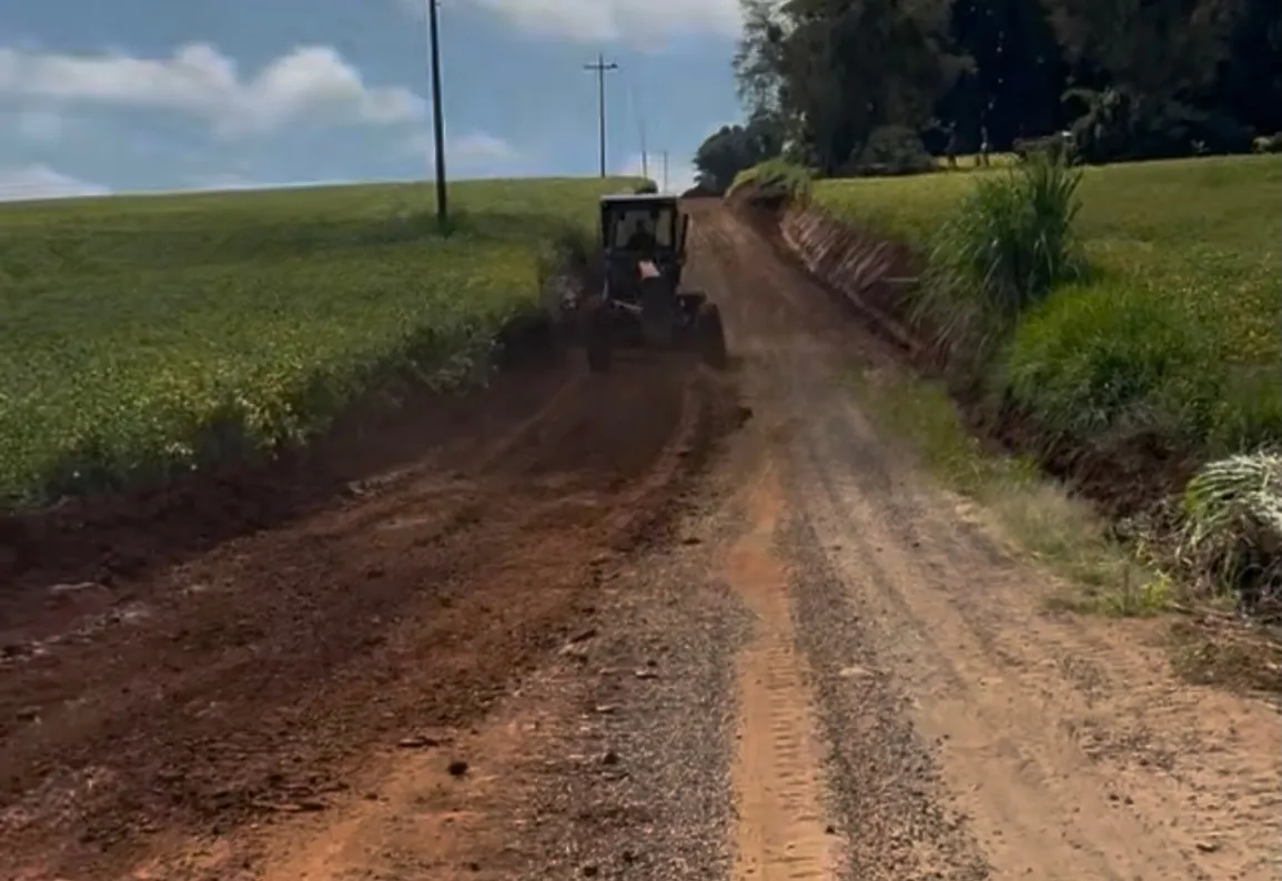 Prefeitura de Ijuí realiza alargamento de estradas rurais