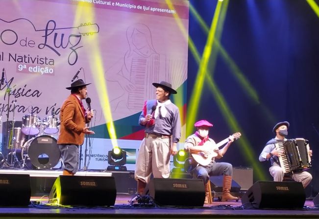 Apresentadas 15 composições na primeira noite do Canto de Luz 