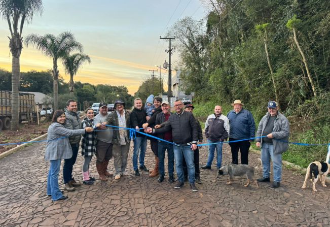 Calçamentos são inaugurados, no interior de Ijuí 